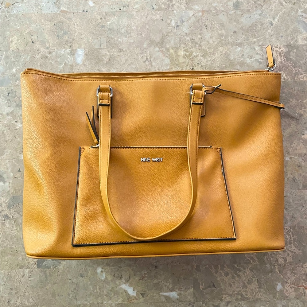 Nine West mustard colored purse EUC